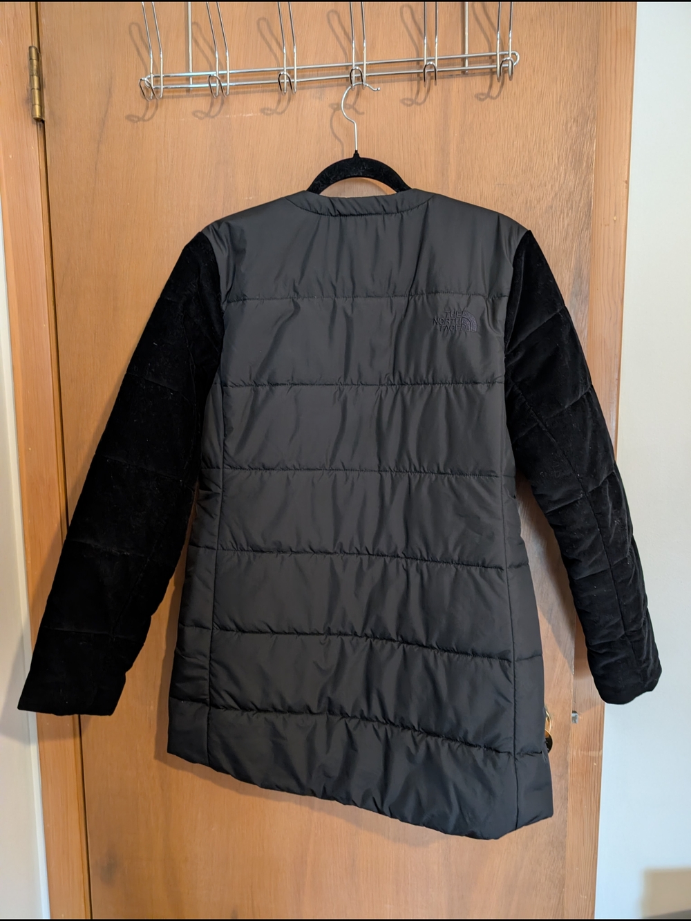 The North Face Women's Black Quilted Jacket - Picture 3 of 3